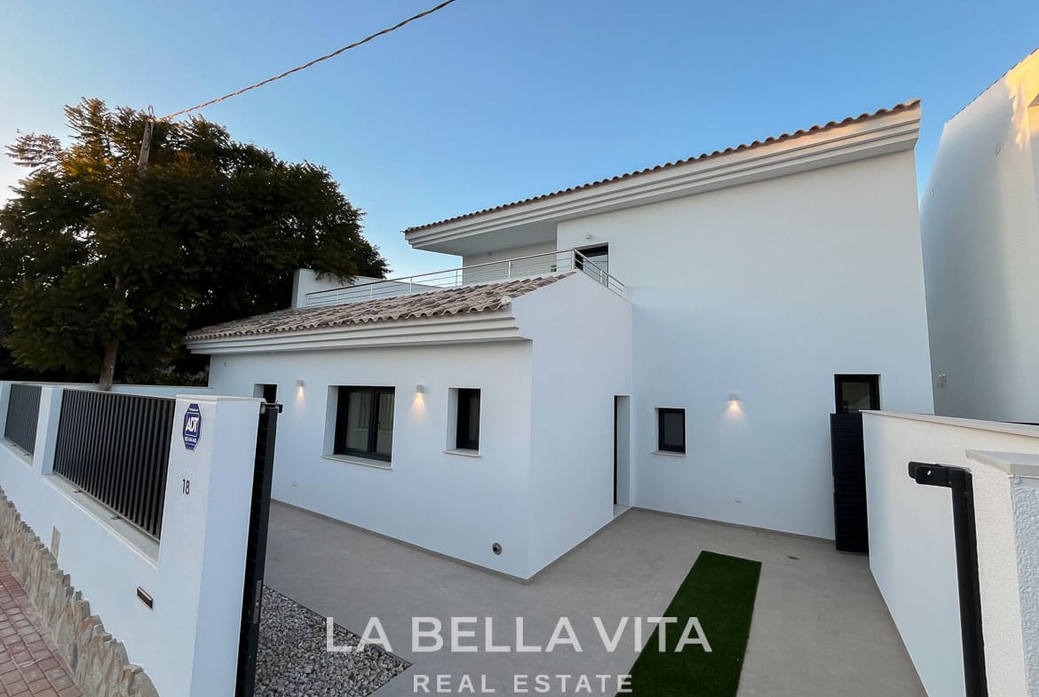 Key Ready New Build Villa with Private Pool for sale by the Beach in San Pedro del Pinatar