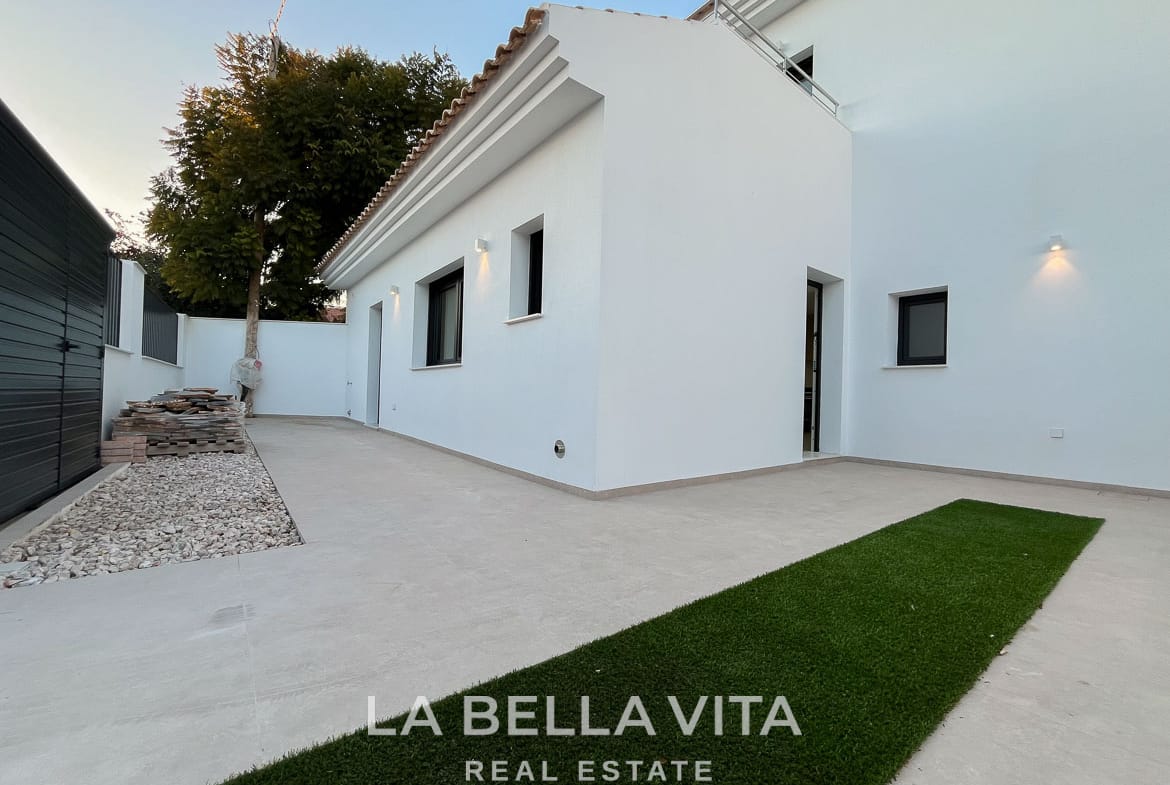 Key Ready New Build Villa with Private Pool for sale by the Beach in San Pedro del Pinatar