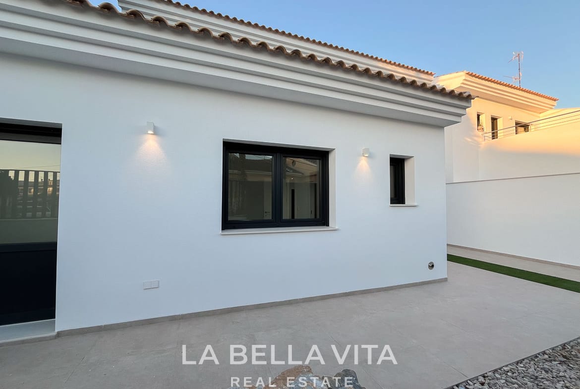 Key Ready New Build Villa with Private Pool for sale by the Beach in San Pedro del Pinatar