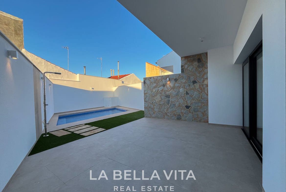 Key Ready New Build Villa with Private Pool for sale by the Beach in San Pedro del Pinatar