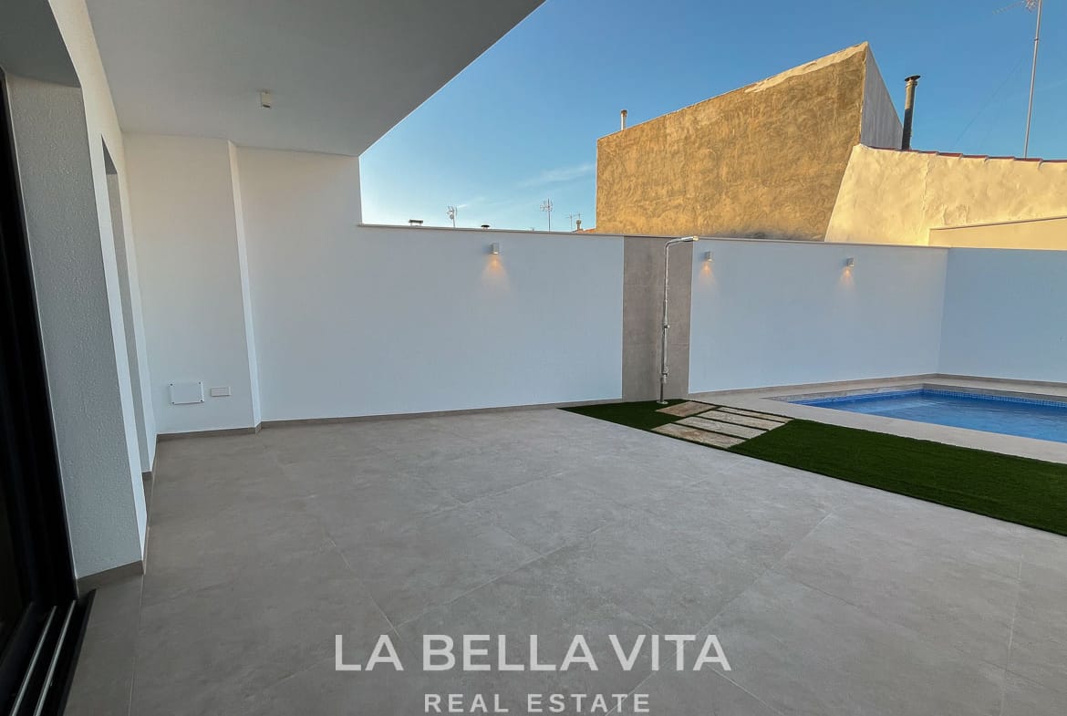 Key Ready New Build Villa with Private Pool for sale by the Beach in San Pedro del Pinatar