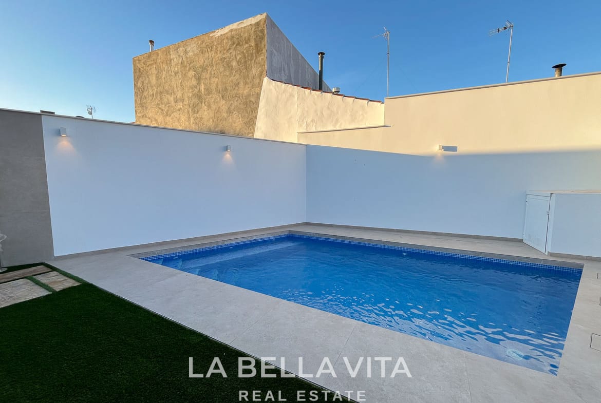 Key Ready New Build Villa with Private Pool for sale by the Beach in San Pedro del Pinatar