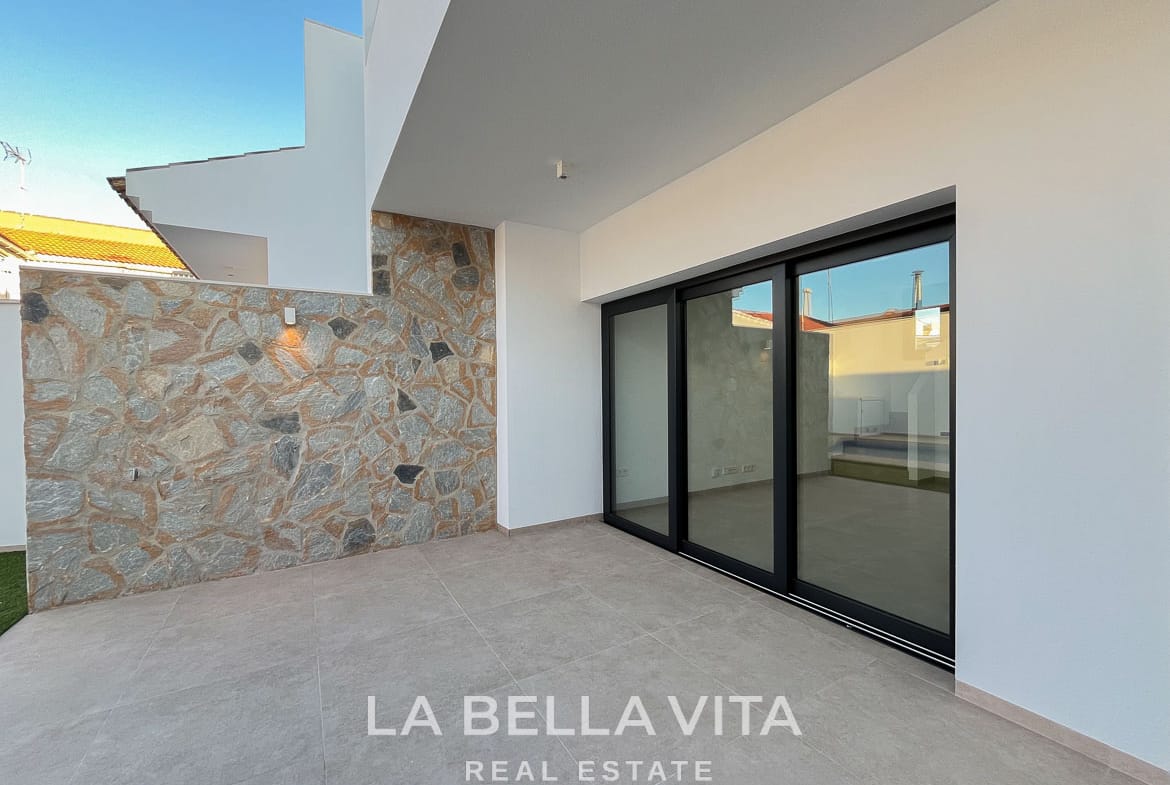 Key Ready New Build Villa with Private Pool for sale by the Beach in San Pedro del Pinatar