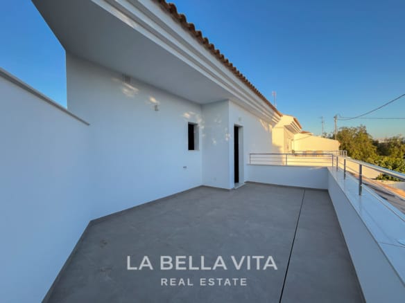Key Ready New Build Villa with Private Pool for sale by the Beach in San Pedro del Pinatar