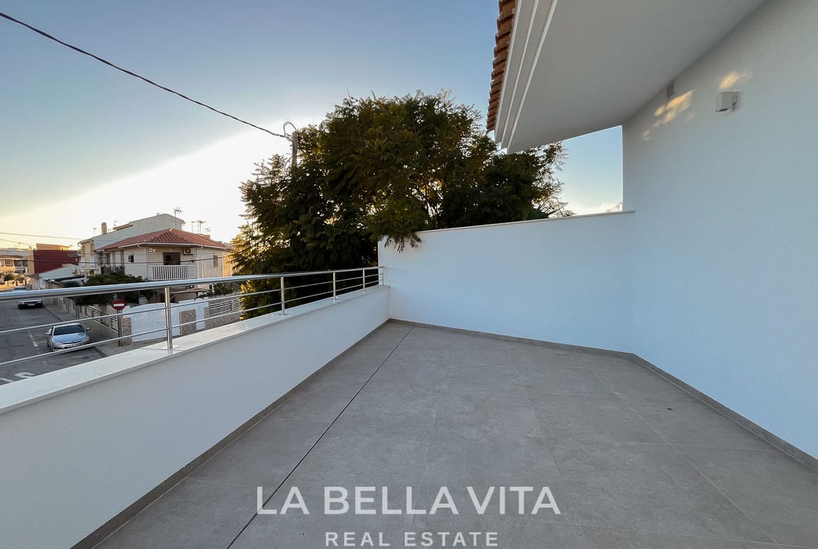 Key Ready New Build Villa with Private Pool for sale by the Beach in San Pedro del Pinatar