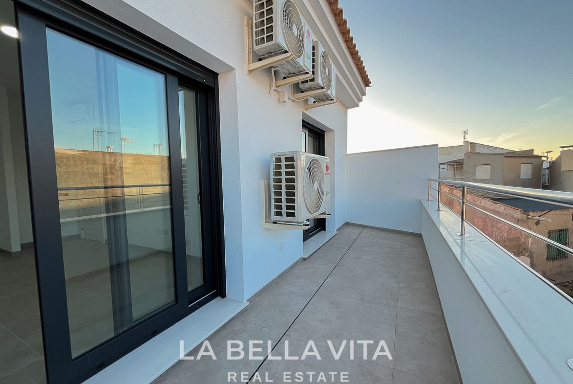 Key Ready New Build Villa with Private Pool for sale by the Beach in San Pedro del Pinatar