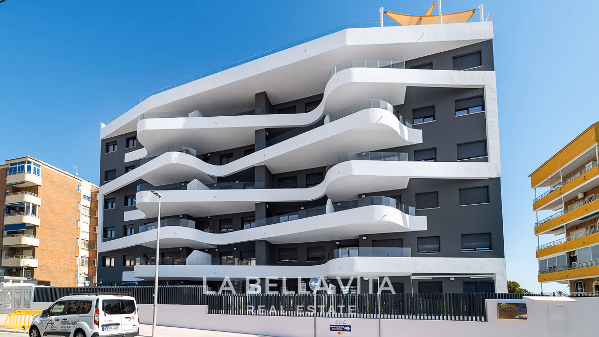 Key Ready Homes Just 300 Metres from the Sea: New Build Apartments near the Beach for sale in Punta Prima, Torrevieja – Costa Blanca
