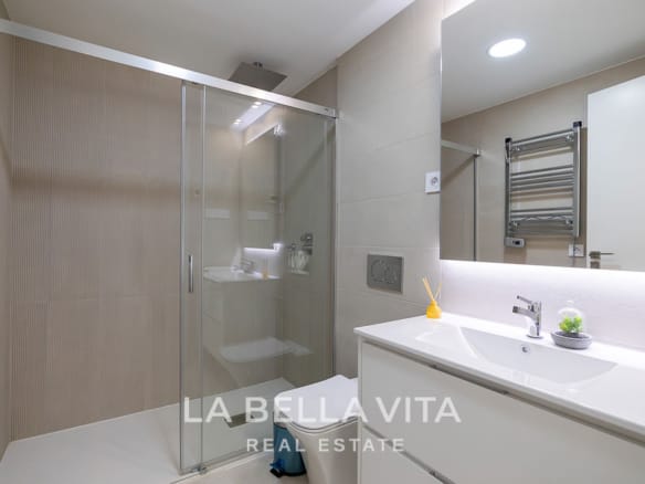 Key Ready Homes Just 300 Metres from the Sea: New Build Apartments near the Beach for sale in Punta Prima, Torrevieja – Costa Blanca