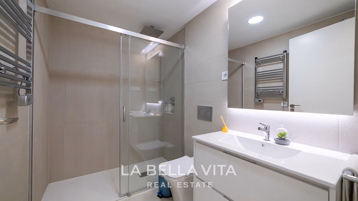 Key Ready Homes Just 300 Metres from the Sea: New Build Apartments near the Beach for sale in Punta Prima, Torrevieja – Costa Blanca