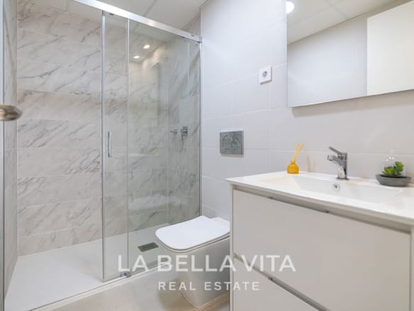 Key Ready Homes Just 300 Metres from the Sea: New Build Apartments near the Beach for sale in Punta Prima, Torrevieja – Costa Blanca