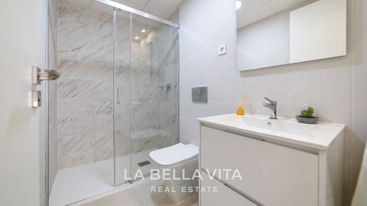 Key Ready Homes Just 300 Metres from the Sea: New Build Apartments near the Beach for sale in Punta Prima, Torrevieja – Costa Blanca