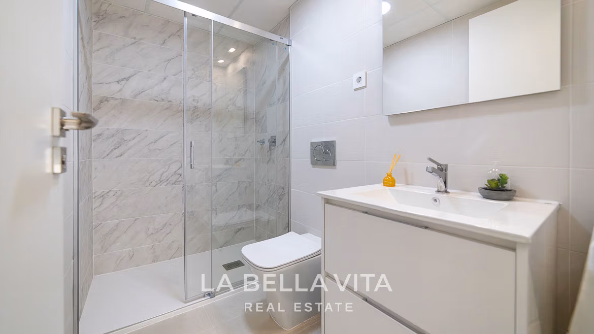 Key Ready Homes Just 300 Metres from the Sea: New Build Apartments near the Beach for sale in Punta Prima, Torrevieja – Costa Blanca