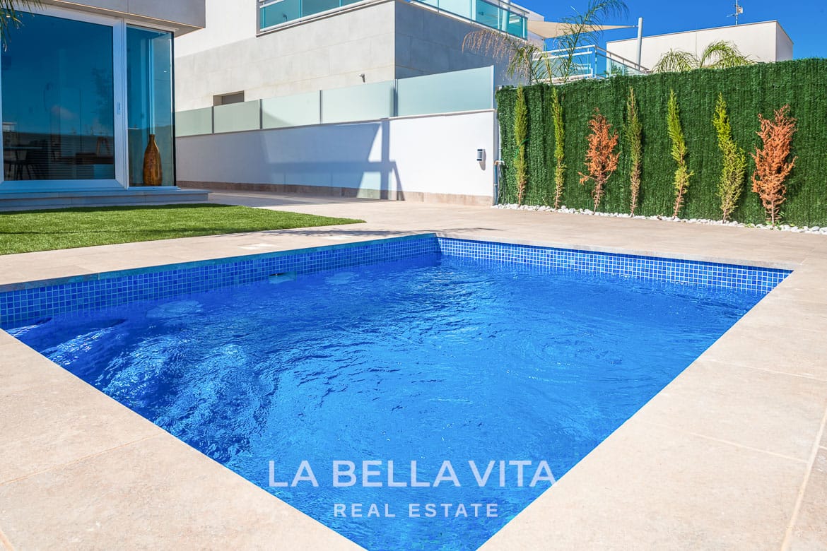 Contemporary New Build Villas with Private Pool and Garage for sale in Los Alcazares, Murcia
