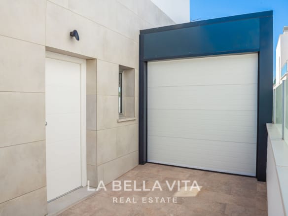 Contemporary New Build Villas with Private Pool and Garage for sale in Los Alcazares, Murcia