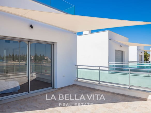 Contemporary New Build Villas with Private Pool and Garage for sale in Los Alcazares, Murcia