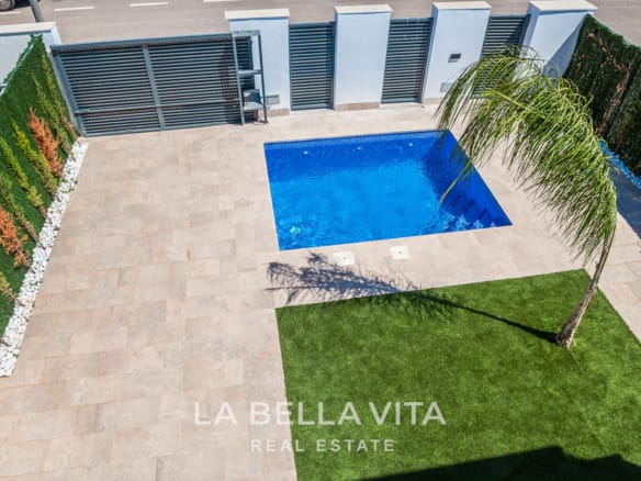 Contemporary New Build Villas with Private Pool and Garage for sale in Los Alcazares, Murcia