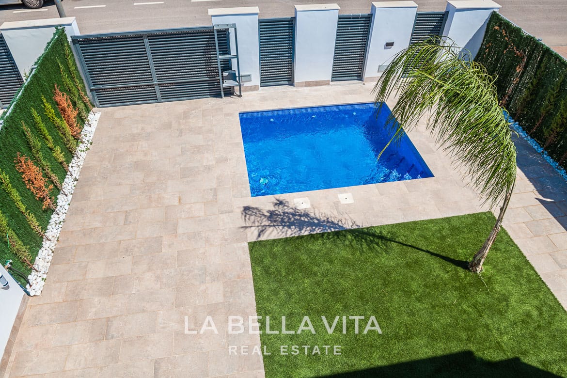 Contemporary New Build Villas with Private Pool and Garage for sale in Los Alcazares, Murcia