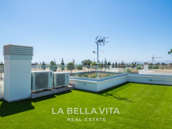 Contemporary New Build Villas with Private Pool and Garage for sale in Los Alcazares, Murcia