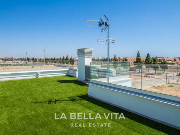 Contemporary New Build Villas with Private Pool and Garage for sale in Los Alcazares, Murcia