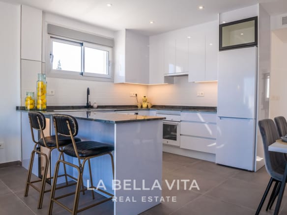 Contemporary New Build Villas with Private Pool and Garage for sale in Los Alcazares, Murcia