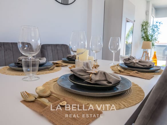 Contemporary New Build Villas with Private Pool and Garage for sale in Los Alcazares, Murcia