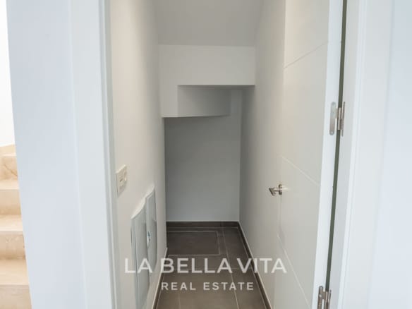 Contemporary New Build Villas with Private Pool and Garage for sale in Los Alcazares, Murcia