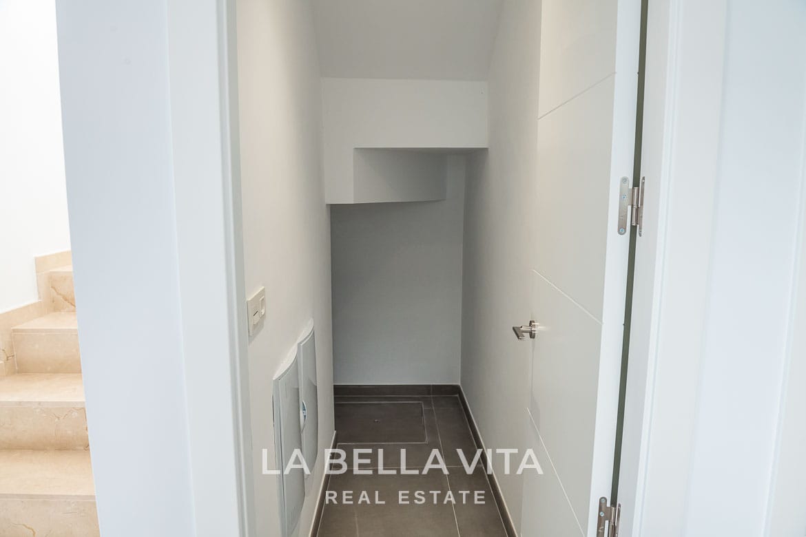 Contemporary New Build Villas with Private Pool and Garage for sale in Los Alcazares, Murcia