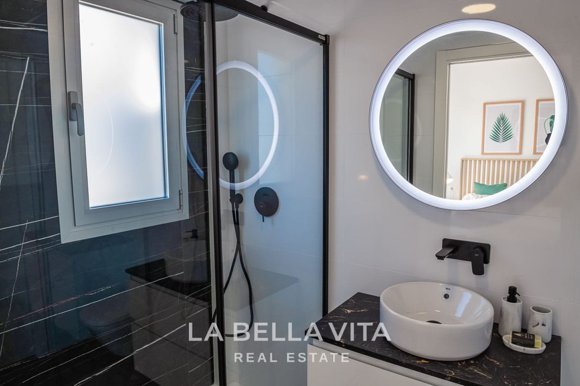 Contemporary New Build Villas with Private Pool and Garage for sale in Los Alcazares, Murcia