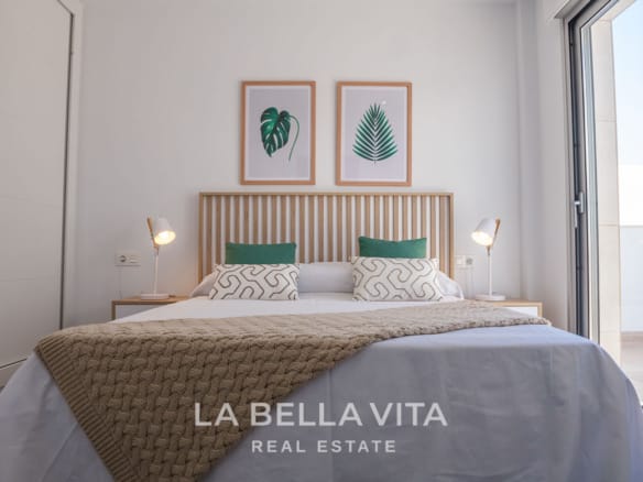 Contemporary New Build Villas with Private Pool and Garage for sale in Los Alcazares, Murcia