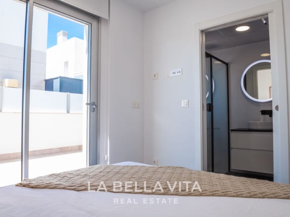 Contemporary New Build Villas with Private Pool and Garage for sale in Los Alcazares, Murcia