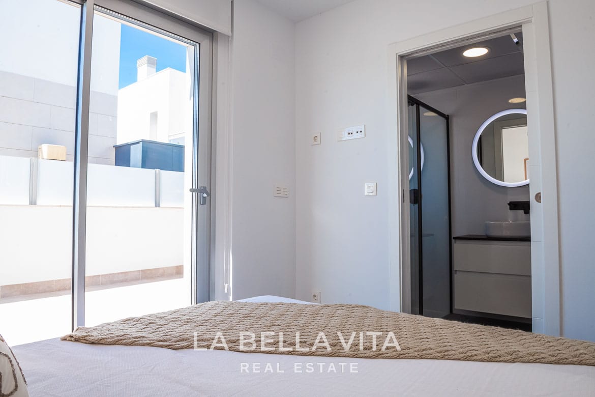 Contemporary New Build Villas with Private Pool and Garage for sale in Los Alcazares, Murcia