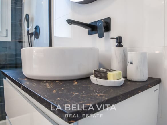 Contemporary New Build Villas with Private Pool and Garage for sale in Los Alcazares, Murcia