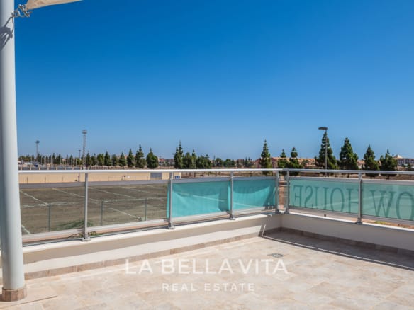 Contemporary New Build Villas with Private Pool and Garage for sale in Los Alcazares, Murcia