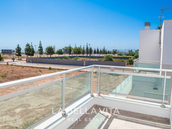 Contemporary New Build Villas with Private Pool and Garage for sale in Los Alcazares, Murcia