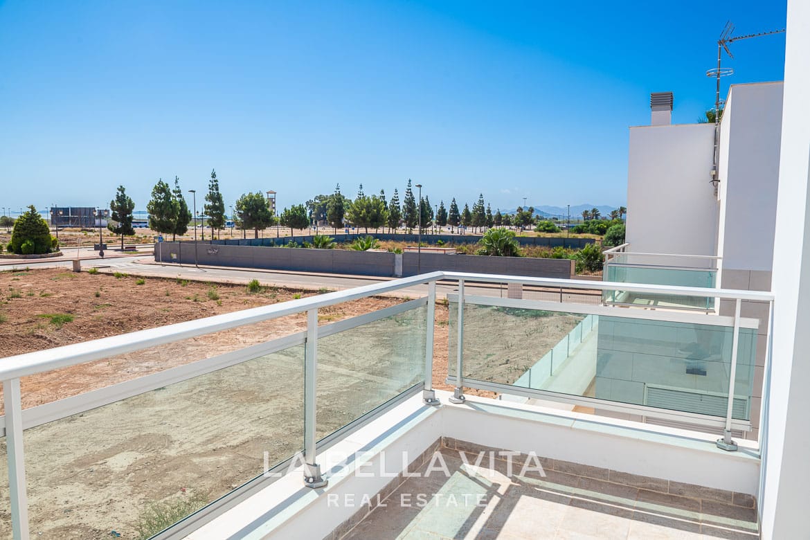 Contemporary New Build Villas with Private Pool and Garage for sale in Los Alcazares, Murcia