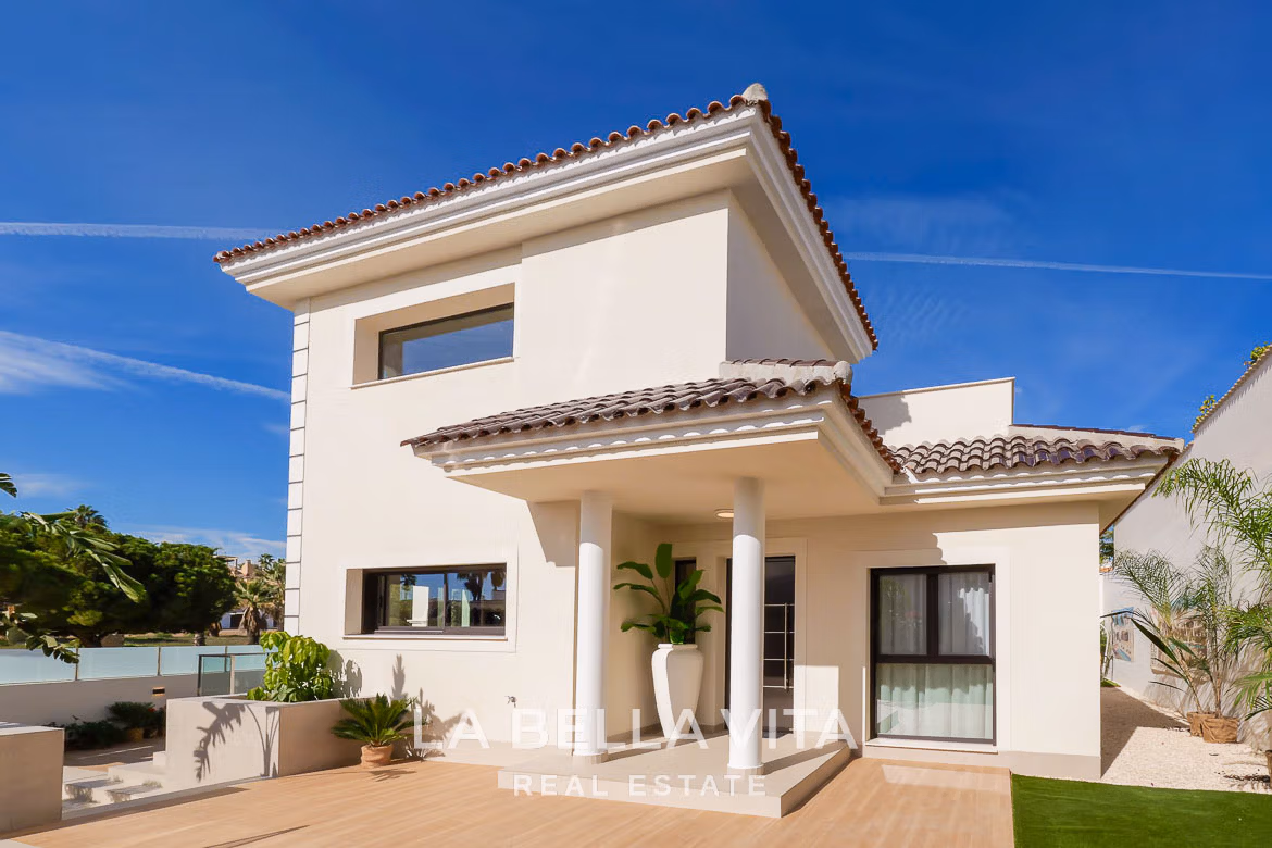 Elegant New Build Villa with Private Pool for Sale in Ciudad Quesada, Alicante