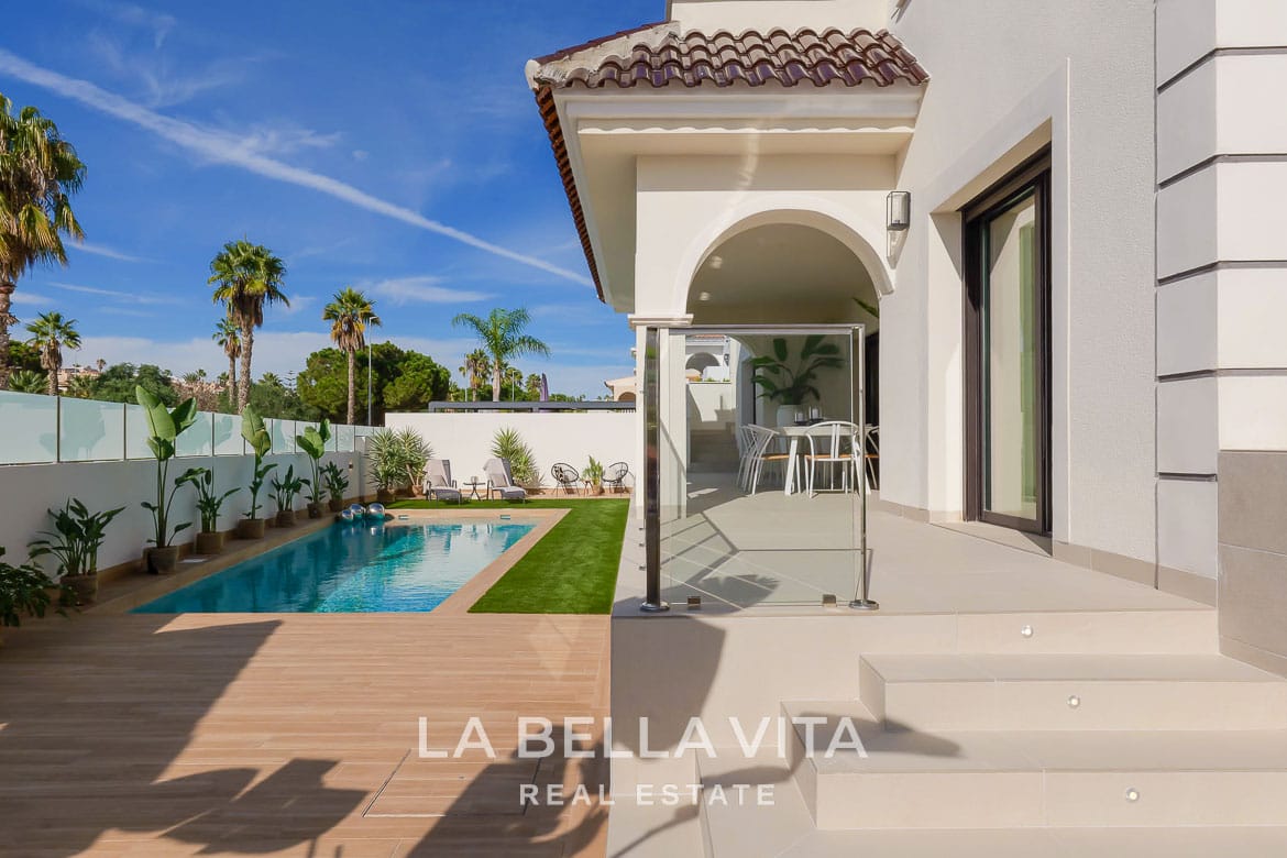 Elegant New Build Villa with Private Pool for Sale in Ciudad Quesada, Alicante