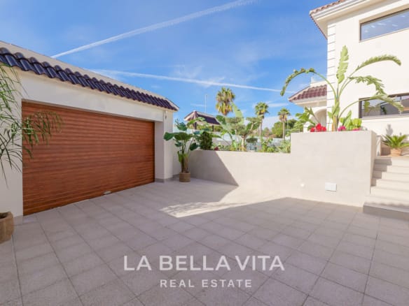 Elegant New Build Villa with Private Pool for Sale in Ciudad Quesada, Alicante
