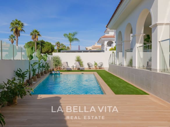 Elegant New Build Villa with Private Pool for Sale in Ciudad Quesada, Alicante