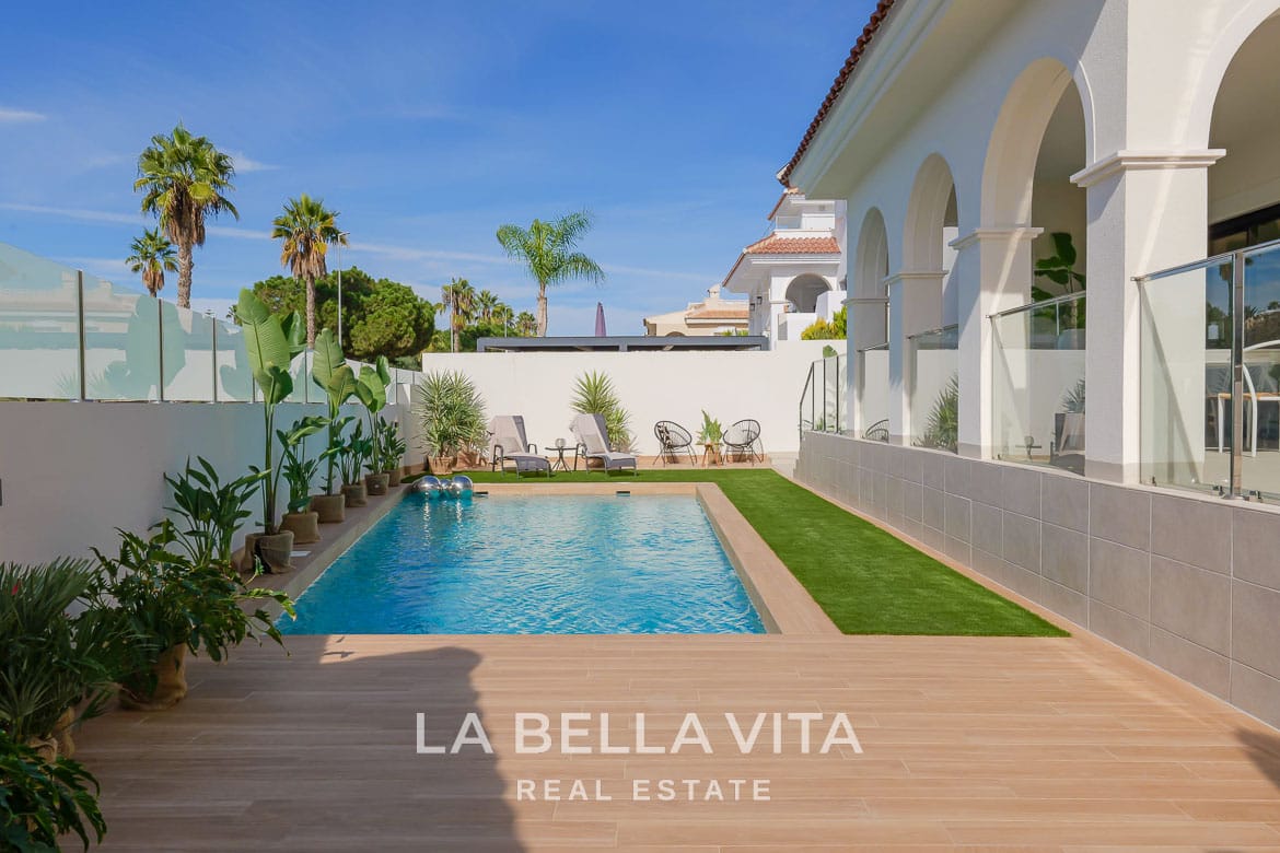 Elegant New Build Villa with Private Pool for Sale in Ciudad Quesada, Alicante
