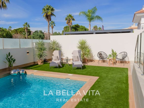 Elegant New Build Villa with Private Pool for Sale in Ciudad Quesada, Alicante
