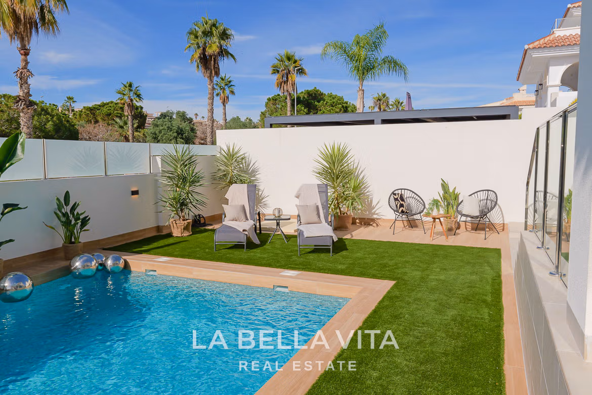 Elegant New Build Villa with Private Pool for Sale in Ciudad Quesada, Alicante