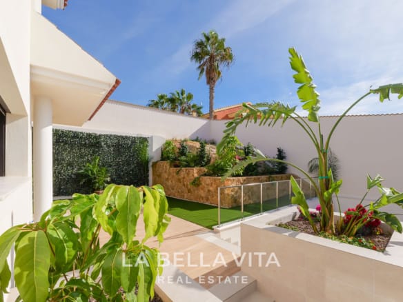 Elegant New Build Villa with Private Pool for Sale in Ciudad Quesada, Alicante