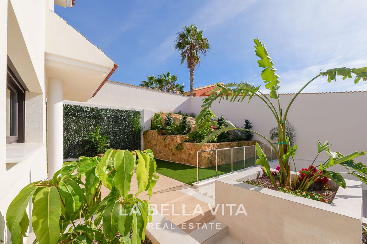Elegant New Build Villa with Private Pool for Sale in Ciudad Quesada, Alicante