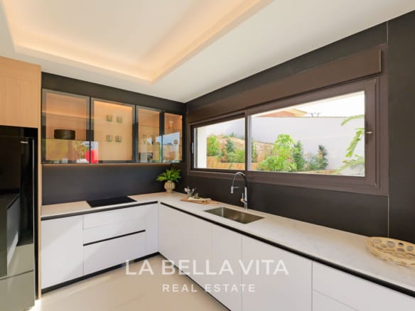 Elegant New Build Villa with Private Pool for Sale in Ciudad Quesada, Alicante