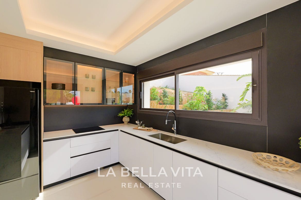Elegant New Build Villa with Private Pool for Sale in Ciudad Quesada, Alicante