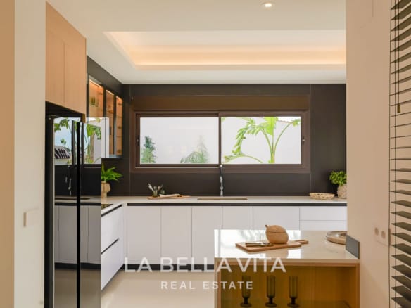 Elegant New Build Villa with Private Pool for Sale in Ciudad Quesada, Alicante