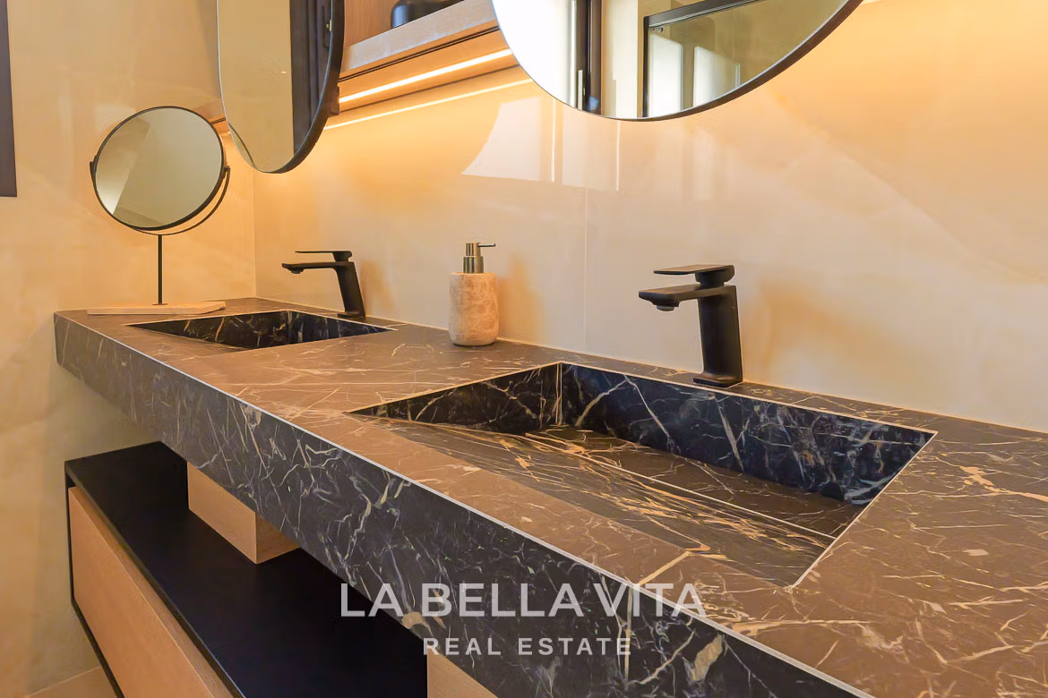 Elegant New Build Villa with Private Pool for Sale in Ciudad Quesada, Alicante