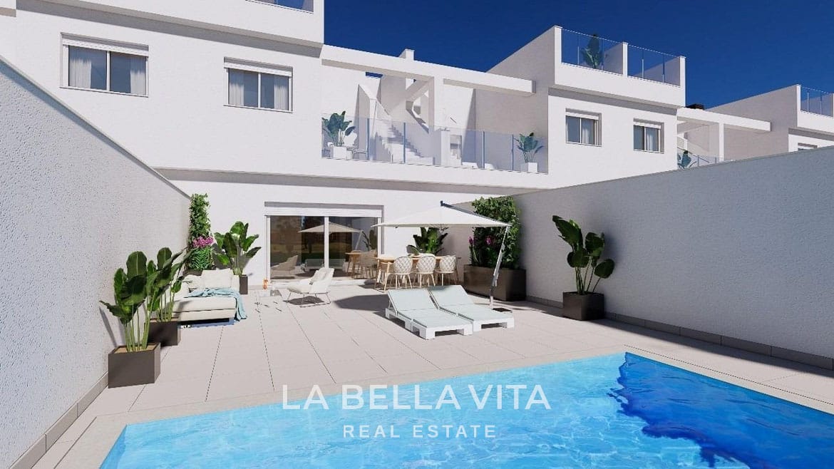 Affordable New Build Frontline Golf Properties with Garages for sale on La Serena Golf in Los Alcázares, Murcia