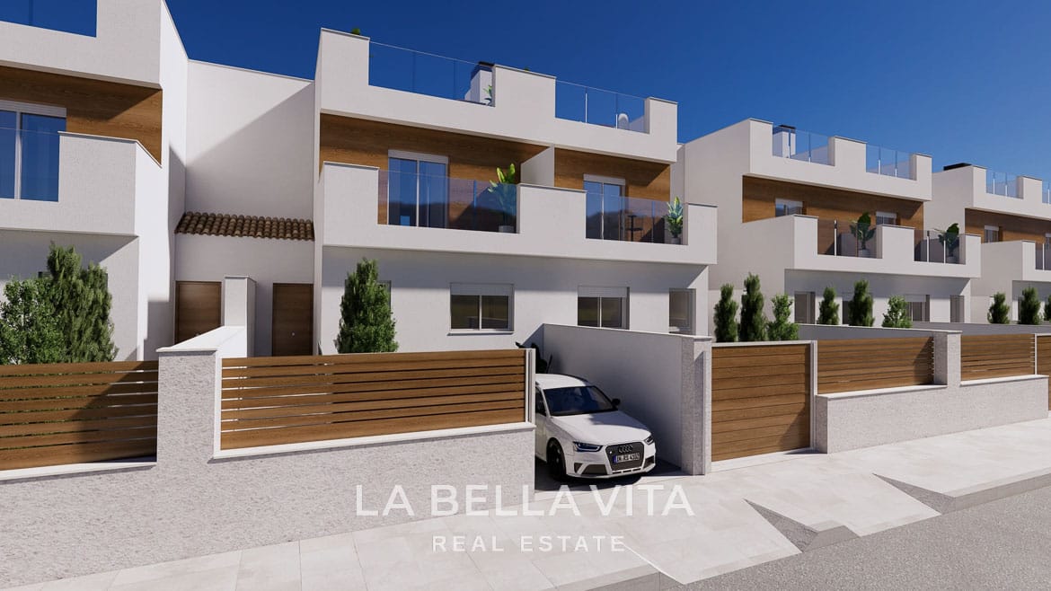 Affordable New Build Frontline Golf Properties with Garages for sale on La Serena Golf in Los Alcázares, Murcia